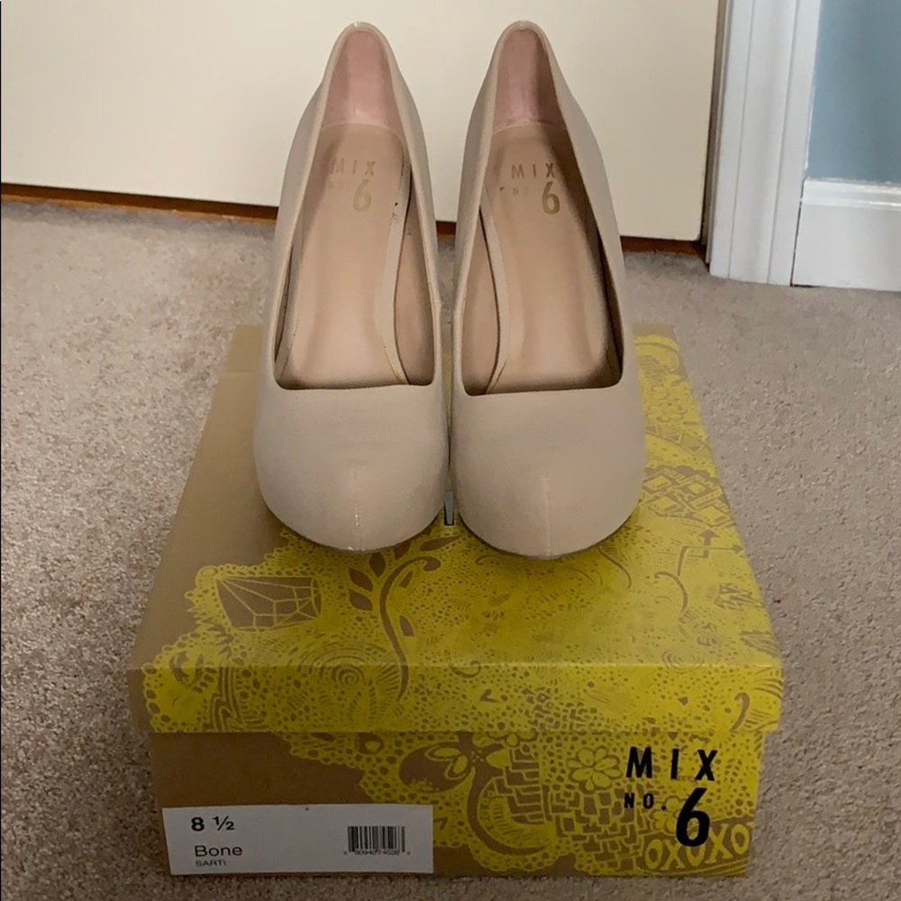 Mix No. 6 Bone Sarti light tan pumps 8.5 with box